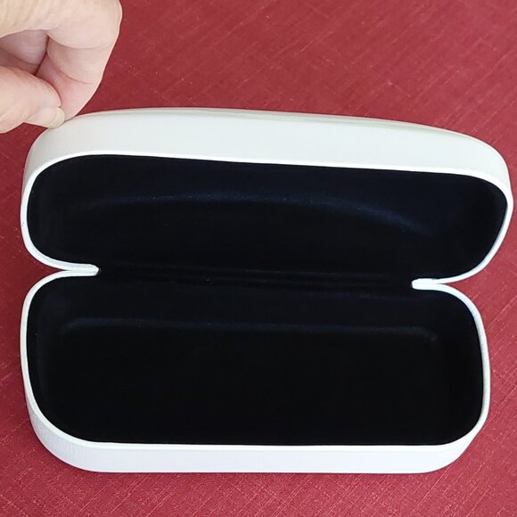 Nine West White Hinged Hard Clamshell Sunglass Case - Picture 4 of 12